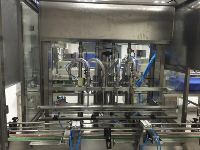 patru capete mașini de umplere.jpg