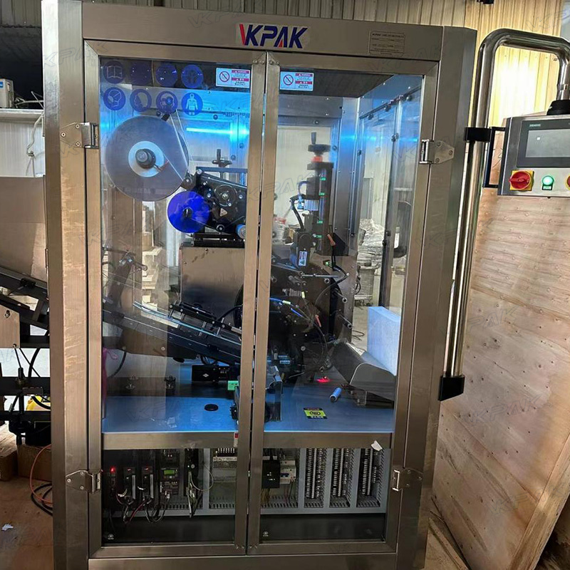 Mașină automată de etichetat tuburi moi din plastic cu sistem de alimentare cu tuburi