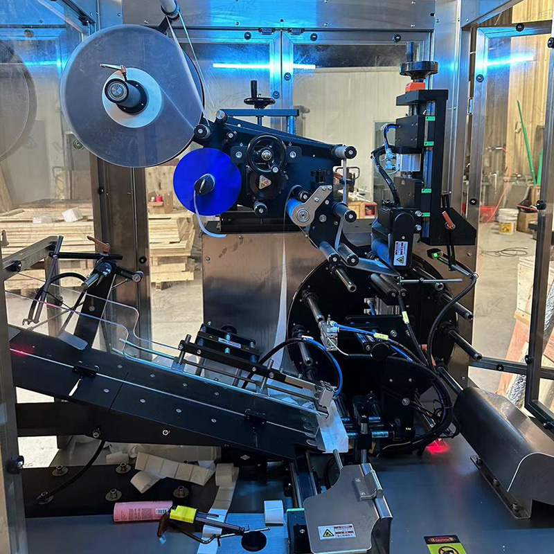 Mașină automată de etichetat tuburi moi din plastic cu sistem de alimentare cu tuburi