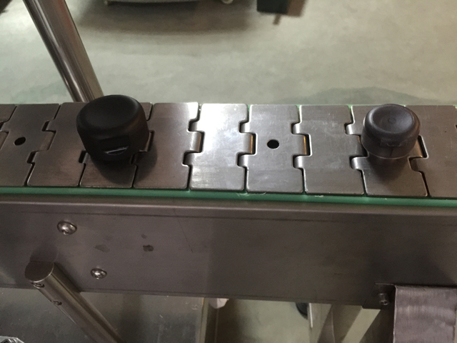 mașină de etichetat benzi mâneci.jpg