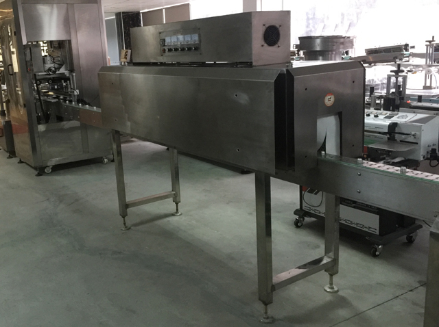 linie de etanșare capace shrinking.jpg