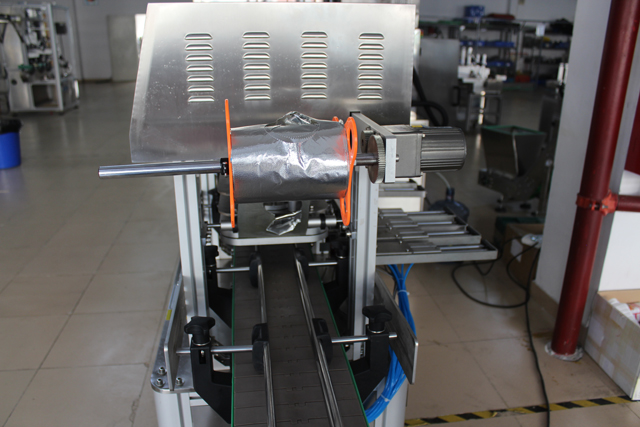 Mașină de etanșat borcane de sticlă (1).JPG