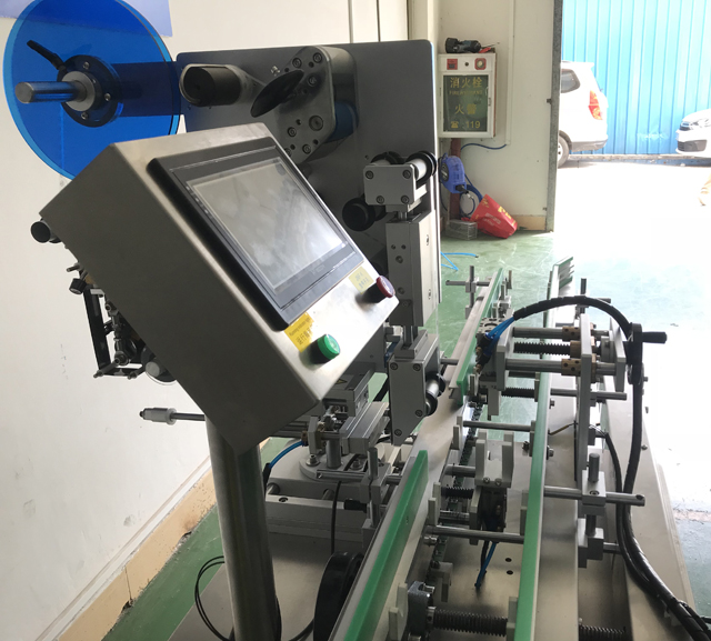 poză laterală pe modelul VK-LBL labeller.jpg