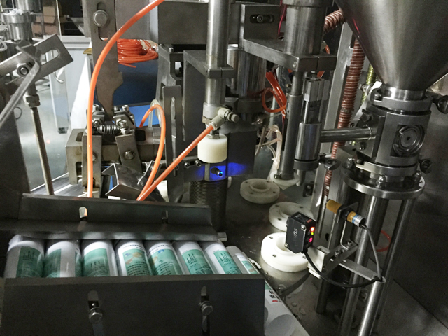 tubes holding feeding system sistem automat de alimentare tuburi pentru umplere sigilare.jpg