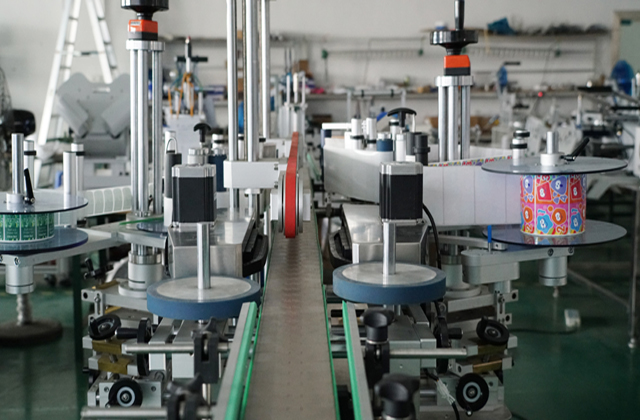 mașini de etichetare față-verso.jpg