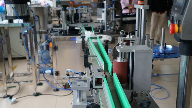 umplere capping labeling.jpg