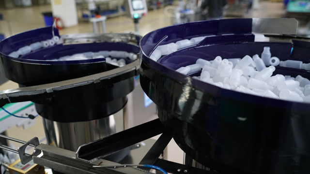 alimentator cu sticle.jpg