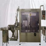 Mașină automată de acoperire cu vid pentru borcane de sticlă în linie cu detector de metale