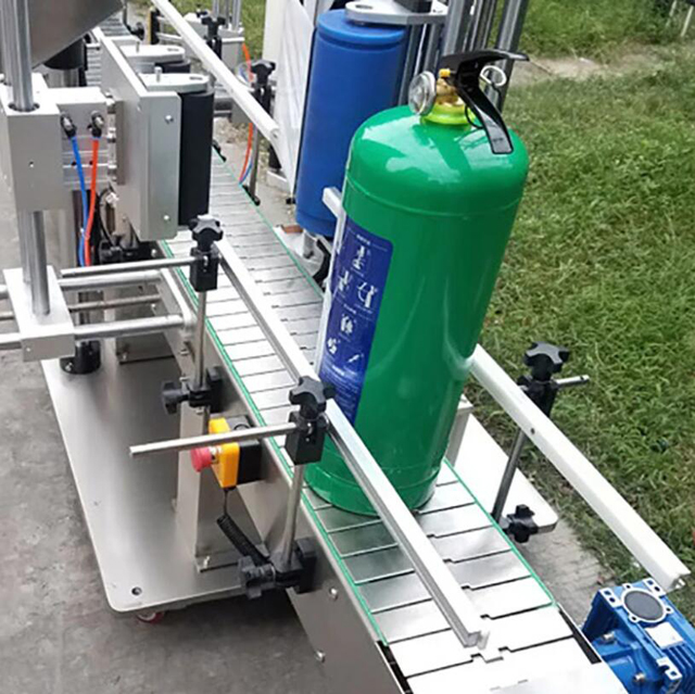 mașină de etichetat cilindru.jpg