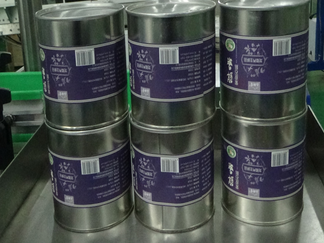 automatic vertical round bottle labeling equipment Etichetator de conserve rotunde ETIKETTIERMASCHINE.jpg