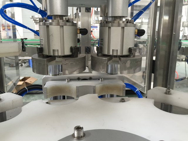 Mașină de acoperire cu vid.jpg