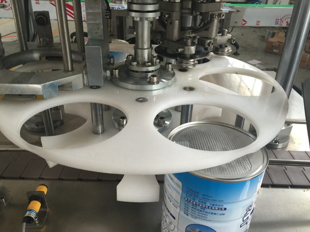 mașină de conserve pentru conserve metalice.jpg