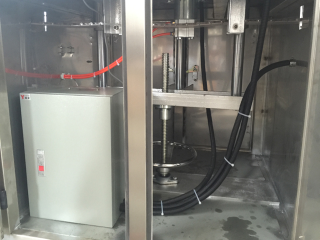 mașină de acoperire pentru etanșare cutii în interior.jpg