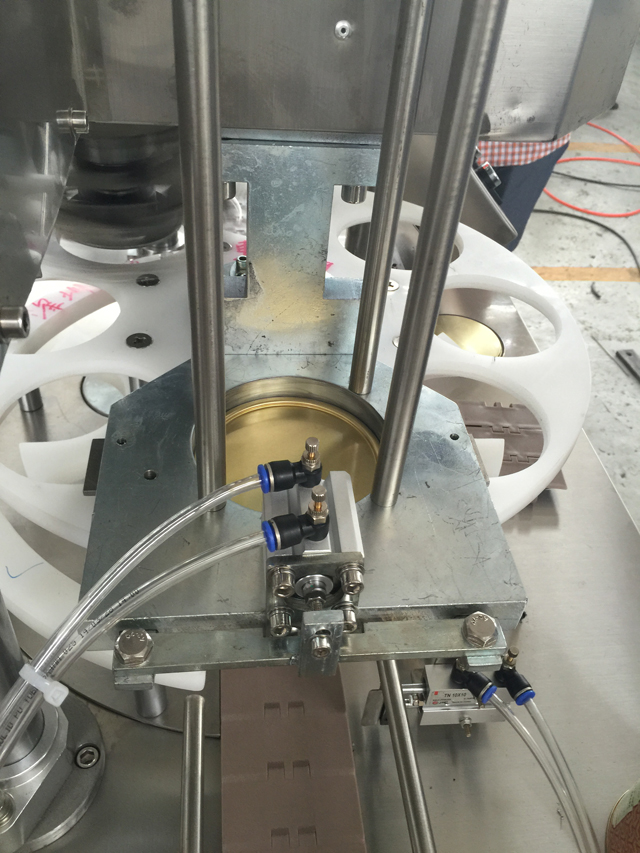 mașini de etanșare a conservelor.jpg