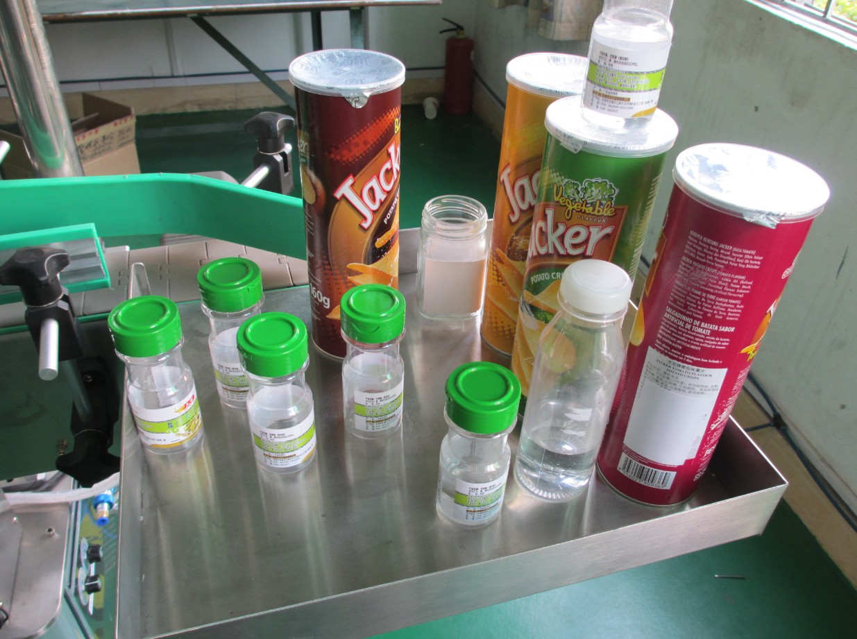 Etichetator de conserve rotunde ETIKETTIERMASCHINE.jpg