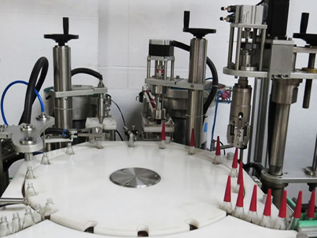 umplere cu oja rotative capping.jpg