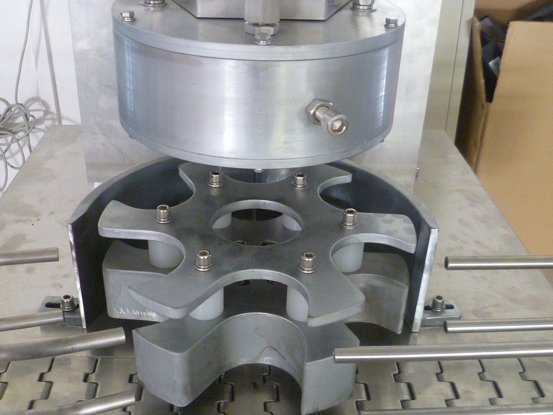 rotary vacuum capper machinery cap rotativ mașină de acoperire cu vid.JPG