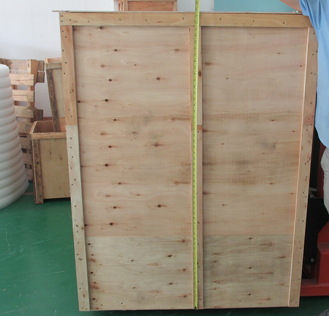 mașină de etichetat informații de expediere.jpg