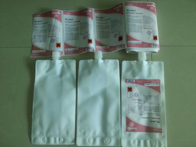 masini de etichetat saci semi automate (4).jpg