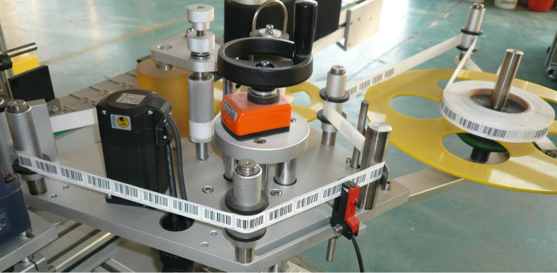 sus în jos fețe duble mașină de lipit etichete autoadezive