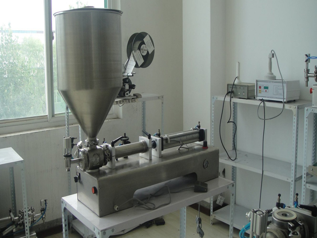 Full pneumatic liquid&paste filling machine 50-1000ML SINGUR CAP CU MAȘIN DE UMPLUT BUNPER.jpg