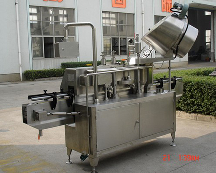 PLC-controlled system glass Jar twist off Steam Capper equipment vacuum capping machine for Glass Jars captură din spate a capacului de vid de tip twist-off.jpg