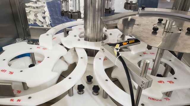 echipament de acoperire cu șurub.jpg