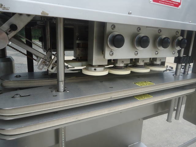 high speed linear screw capping machines viteză mare viteză capper.jpg