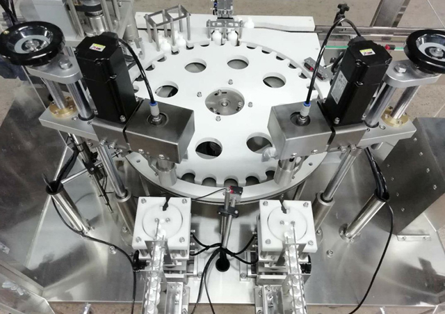 alimentator pentru braț robot sticle.jpg