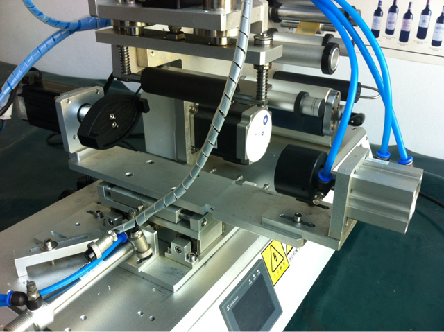 masini de etichetat cap de etichetare .jpg