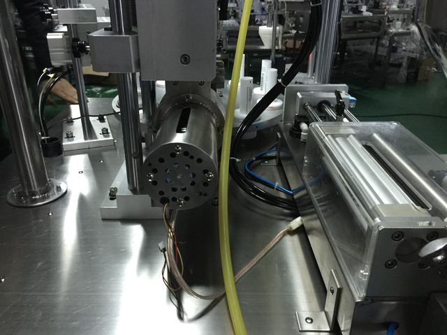 ultrasounic generator umplutura de etansare cu ultrasunete pentru tuburi pasta.jpg