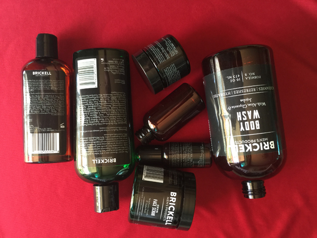 echipament de etichetare rulanta pentru etichetarea sticlelor.jpg