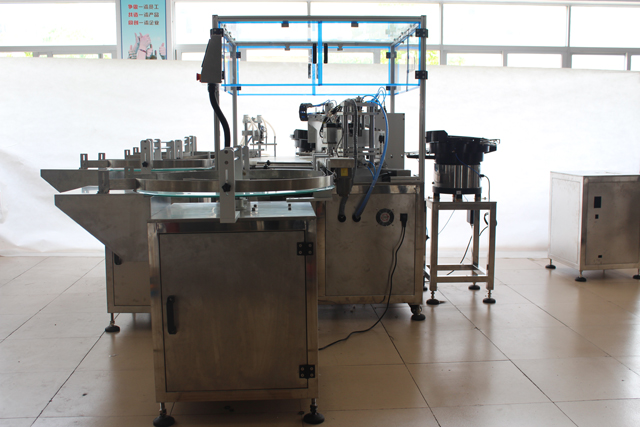 mașină pentru uleiuri esențiale de umplere.jpg