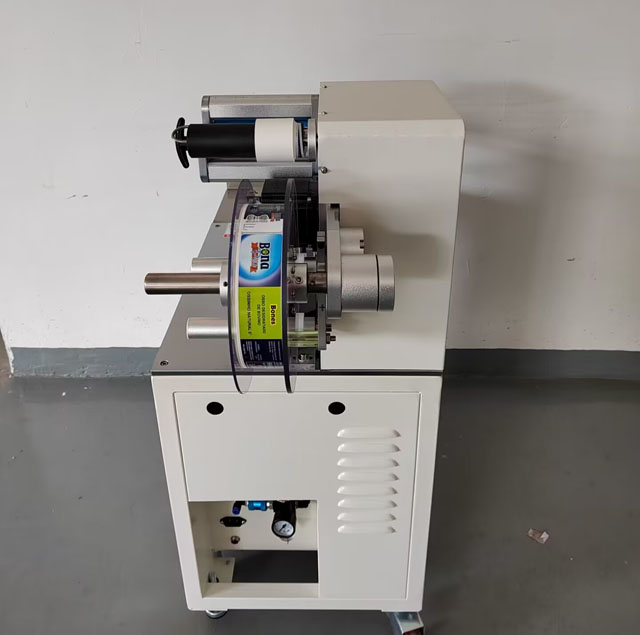 etichetator pentru ambalaj hrana pentru caini (4).jpg