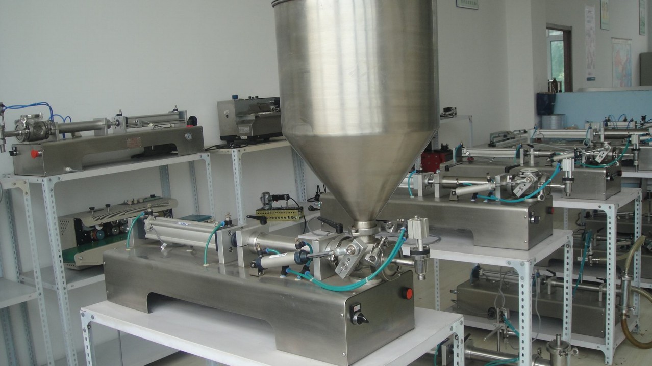 liquid cream lotion filling equipment pneumatic Masina de umplere CREAM&LIQUID.jpg