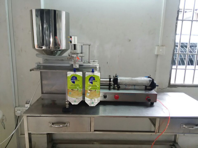 Masina de umplere a sacilor cu duza (4).jpg