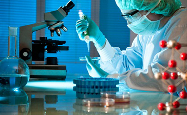 workers testing filling sealing samples testare-laborator-cu-tuburi-filler-sealer.jpg