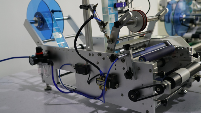 Poze laterale pentru mașini de etichetare.jpg