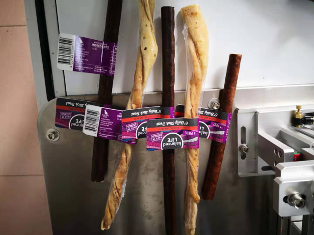 plăcuță cu numele.jpg