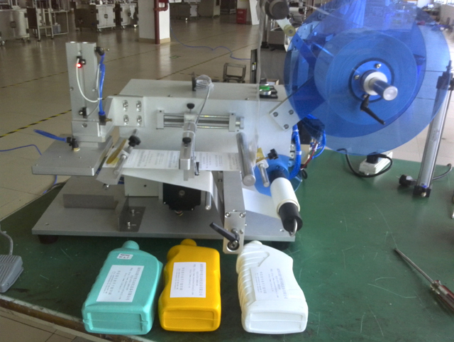 bottles labeling machine semi automatic echipament etichetator sticle plate.jpg