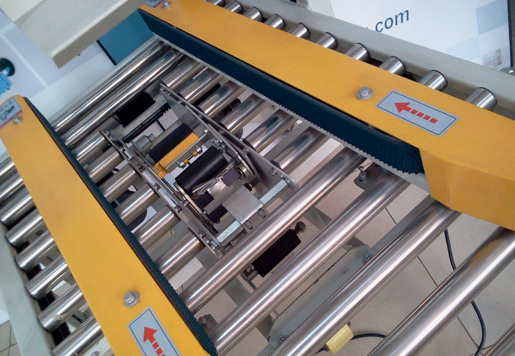 close shot pentru mașină de etanșat carton semi auto.jpg