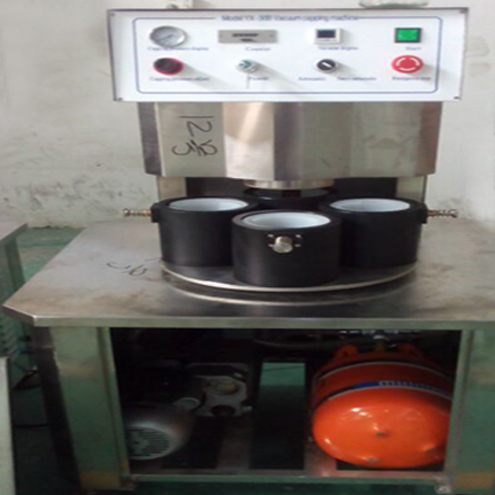 illustration of vacuum capping machine semi automatic ilustrație pentru acoperirea cu vid.jpg