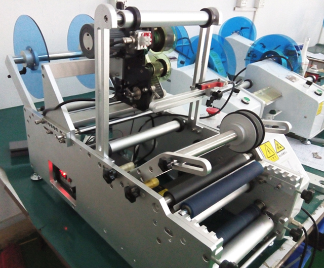 ETICHETAT SEMI AUTOMAT pentru ac de injectare.jpg