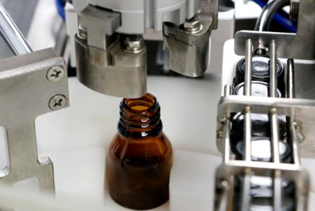 mașină de umplere a sticlelor de ulei de masă.jpg