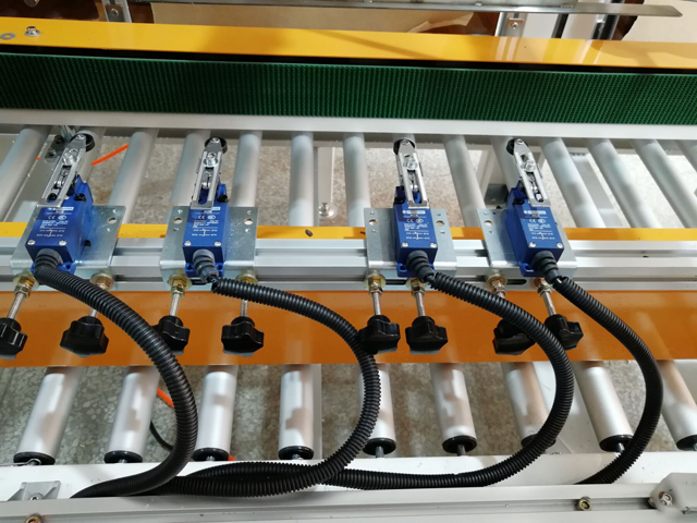 comutator de pulverizare de clei.jpg