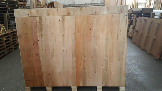 sigilant carton în carcasă de lemn.jpg