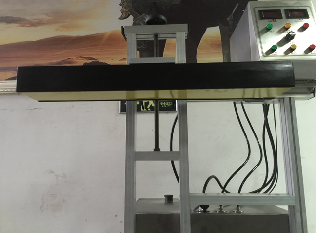 mașini de etanșare prin inducție de răcire cu apă.jpg