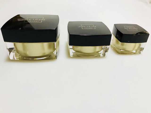 borcane pătrate negre pentru sigilarea capsului