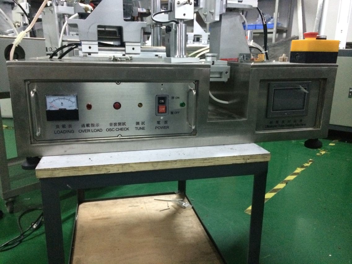 semi automatic tubes sealing machine mașini de etanșat tuburi cu ultrasunete.jpg
